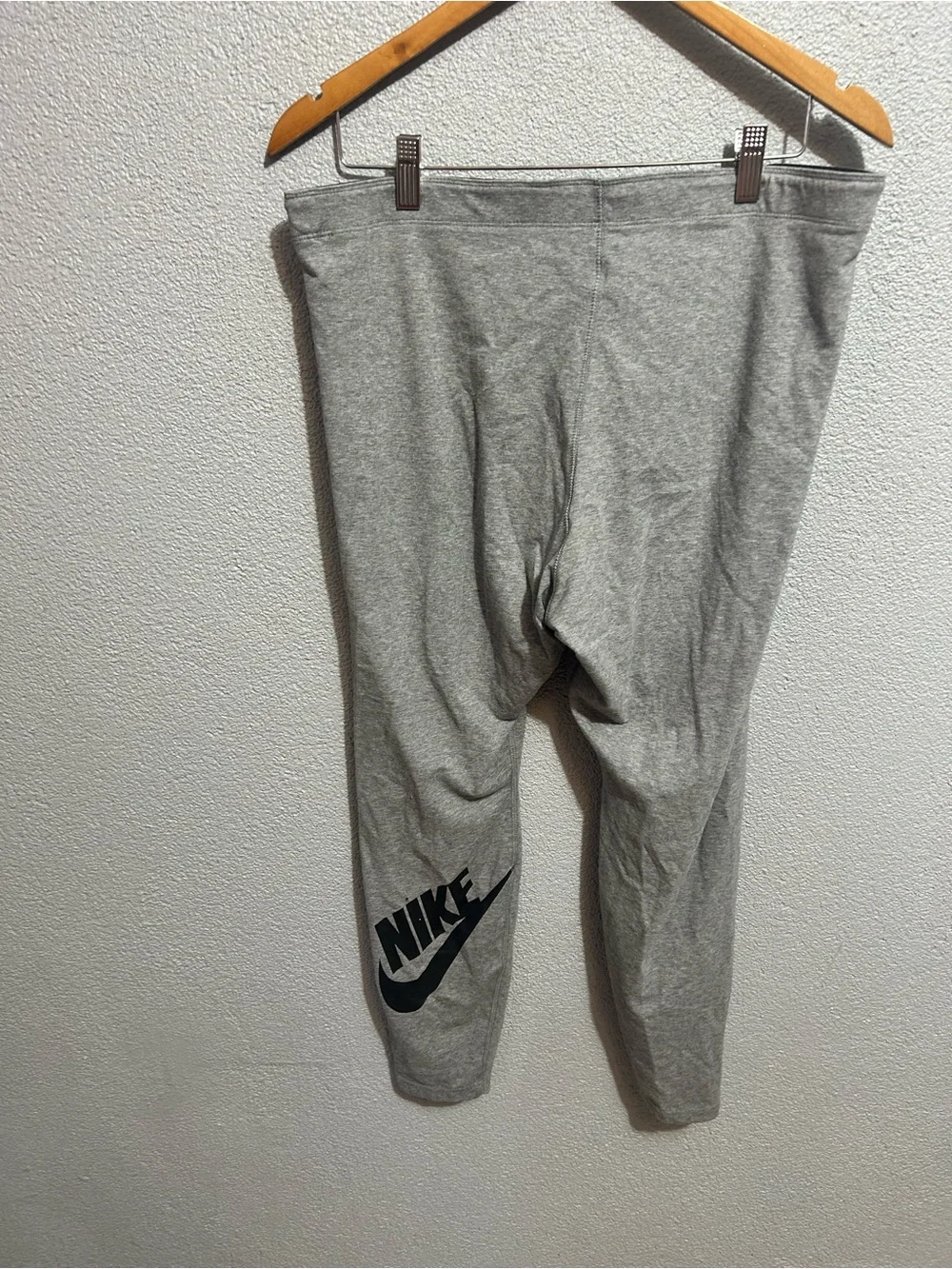 NWOT Nike leggings with black logo 1x